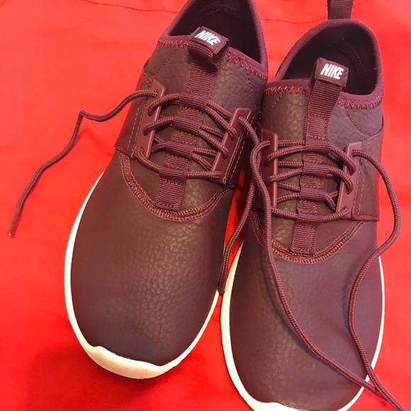 Nike - Picture 2 of 2